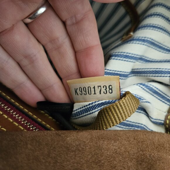 Dooney & Bourke Wayfarer Boho Nylon/Leather Large Shoulder Bag Taupe NWT - Picture 5 of 16